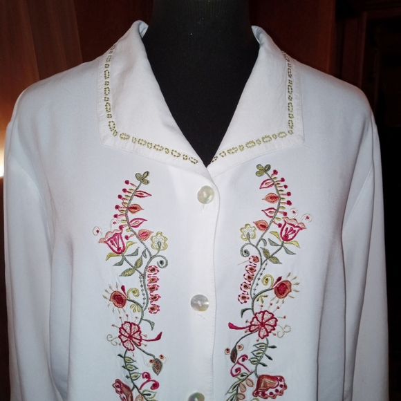 Embroidered Button Front Blouse - Picture 3 of 10